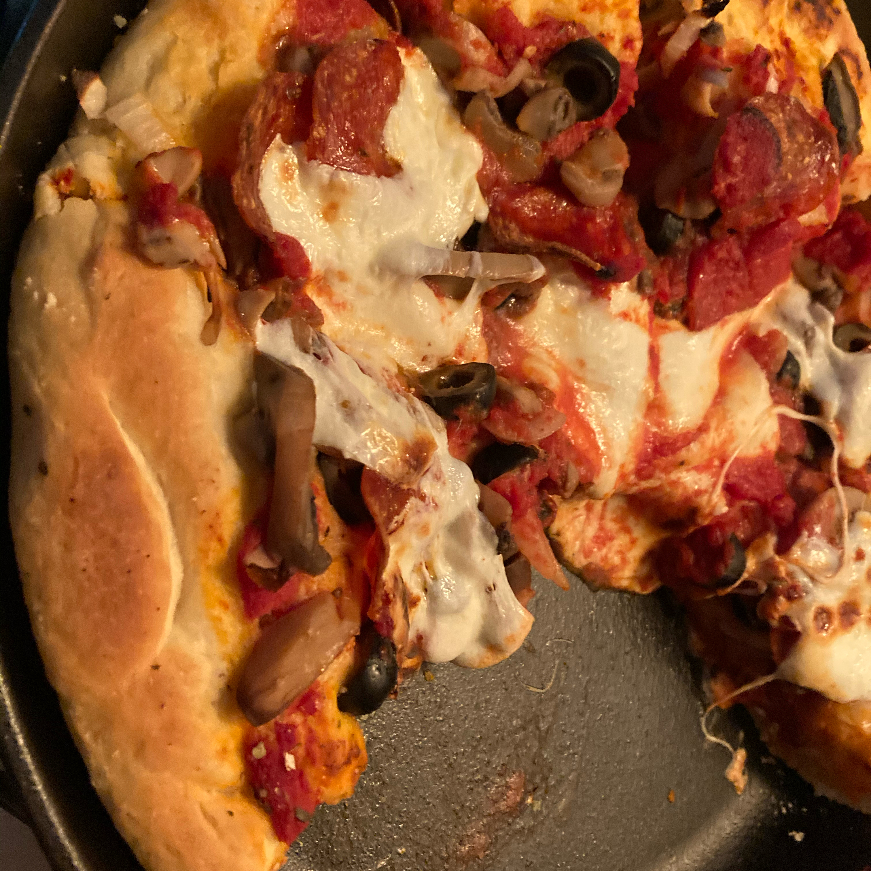 Deep-Dish Cast Iron Pizza dirent