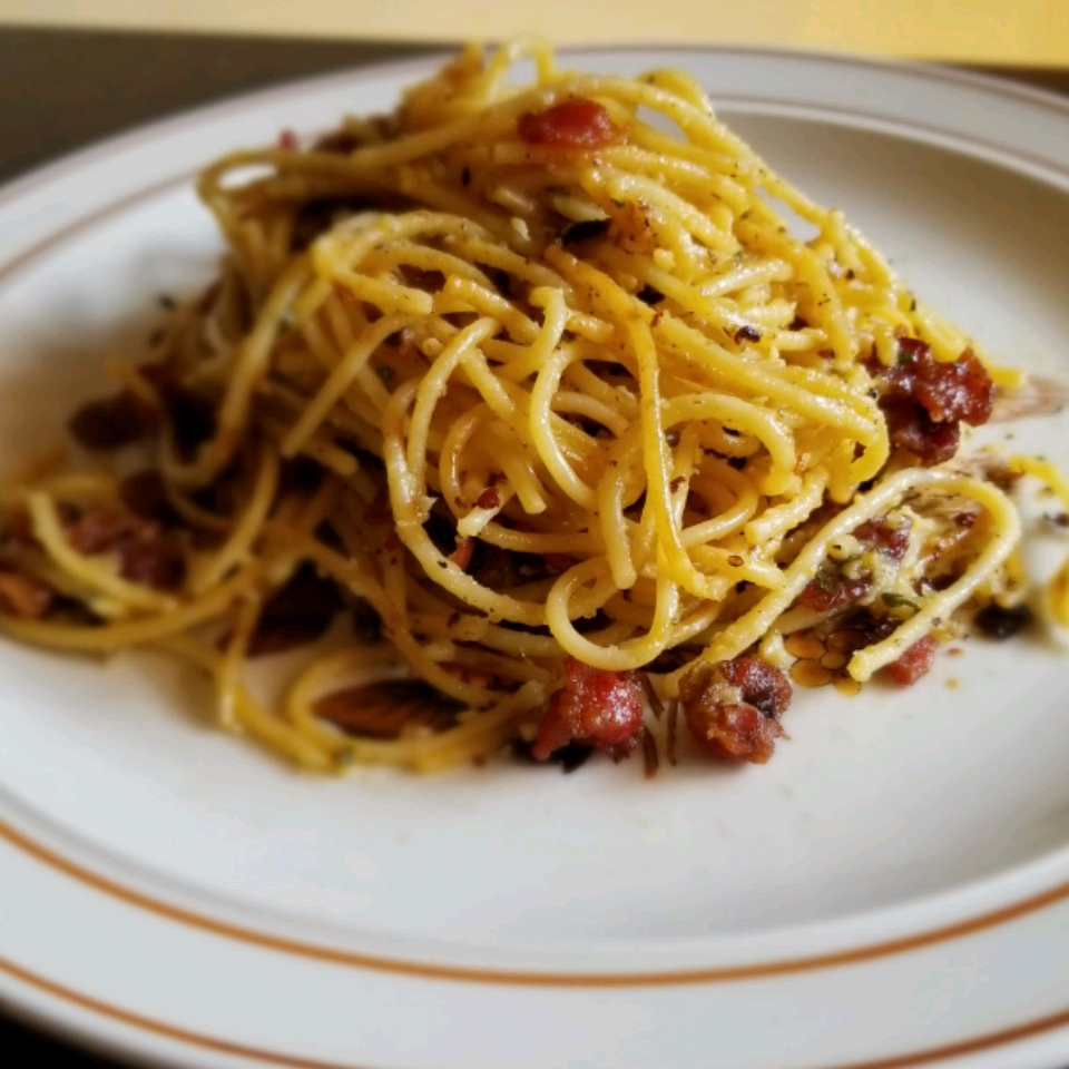 Spaghetti alla Carbonara: the Traditional Italian Recipe 