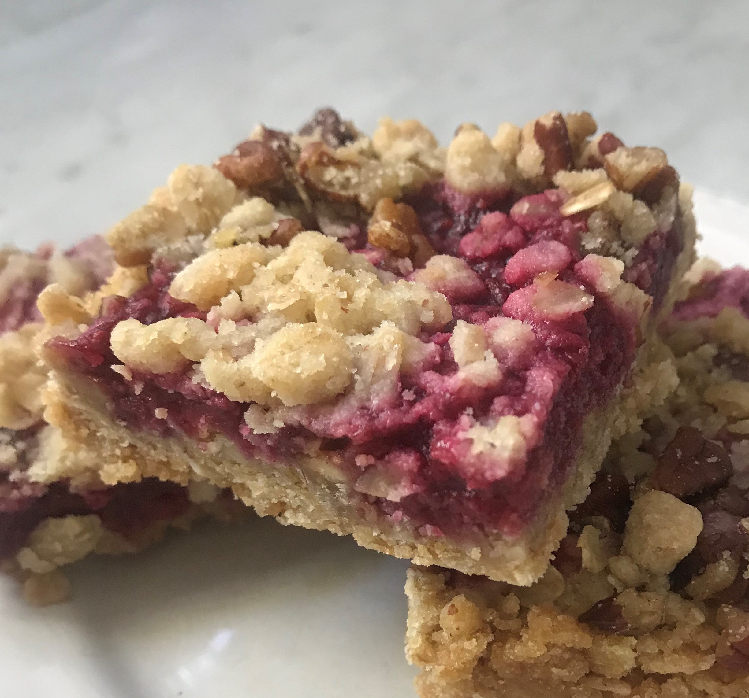 Delicious Raspberry Oatmeal Cookie Bars 