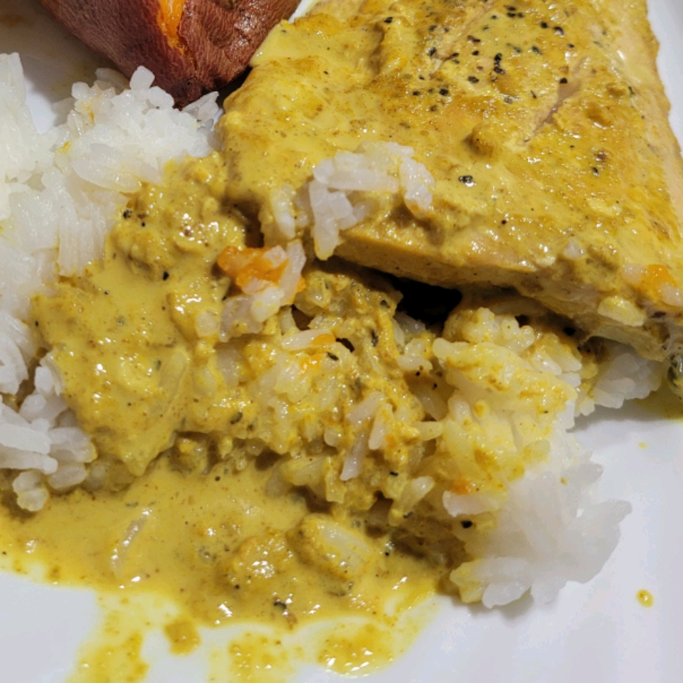 Pan-Fried Salmon in Curry Cream Sauce 