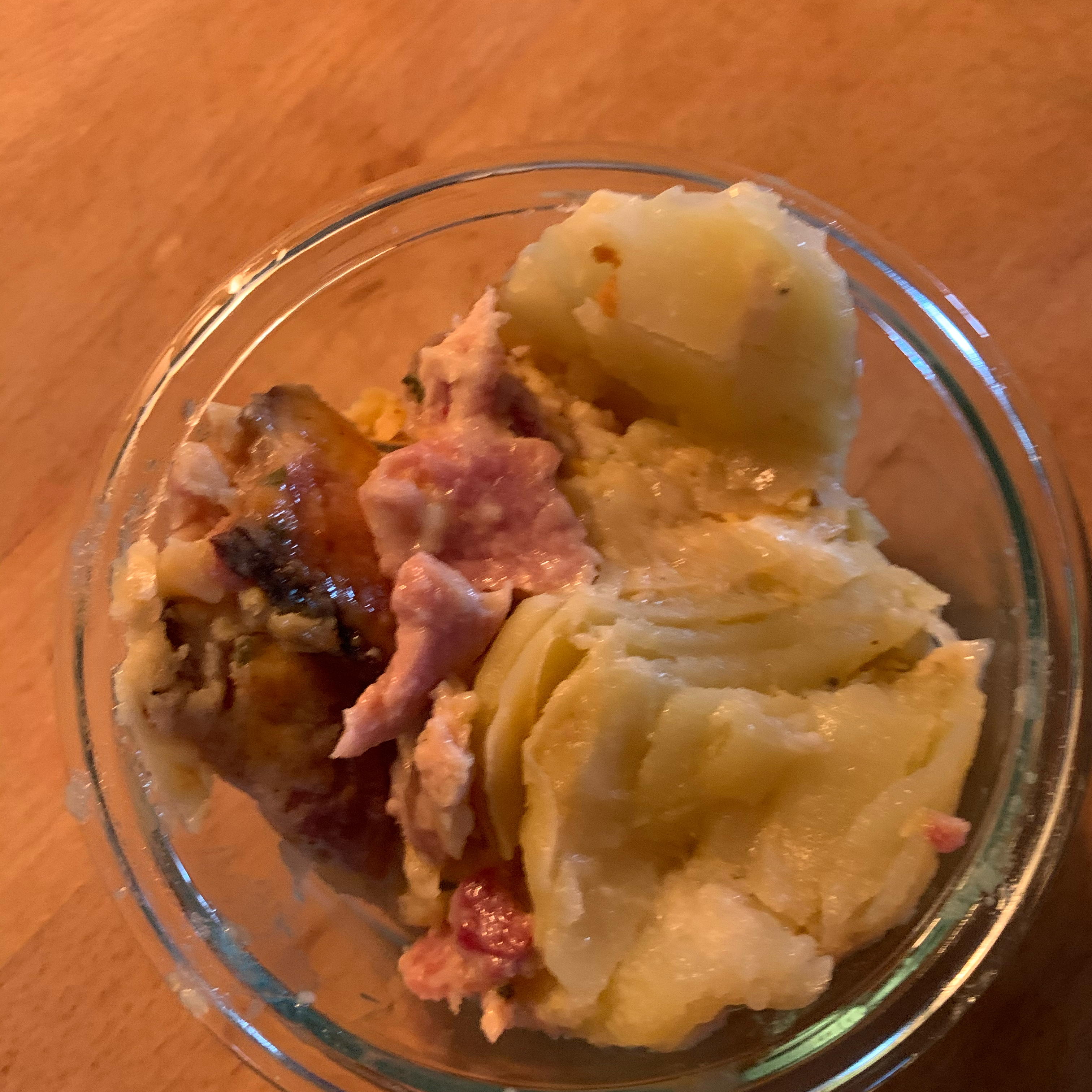 Cheesy Scalloped Potatoes with Ham 