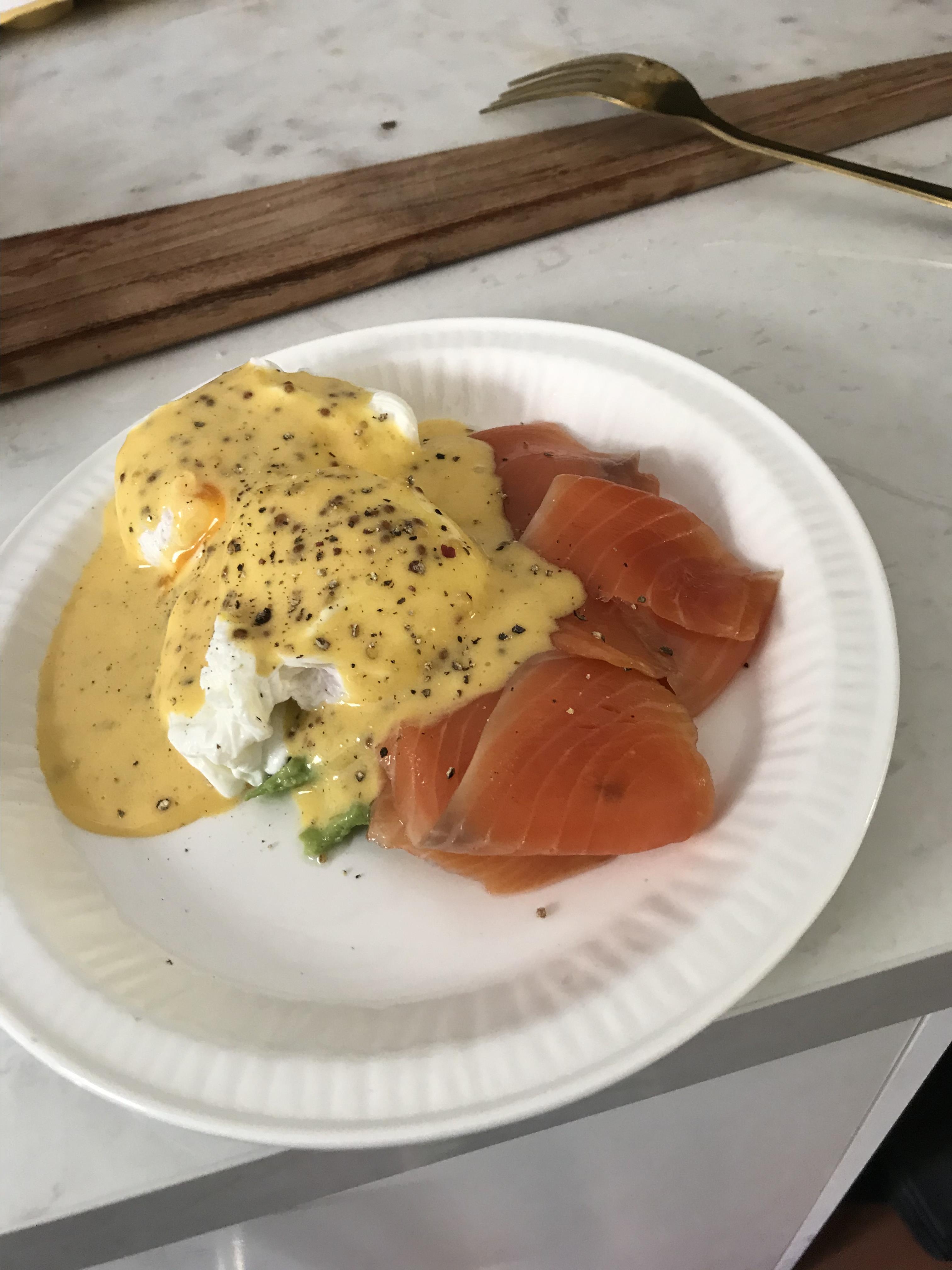 Quick and Easy Hollandaise Sauce in the Microwave 