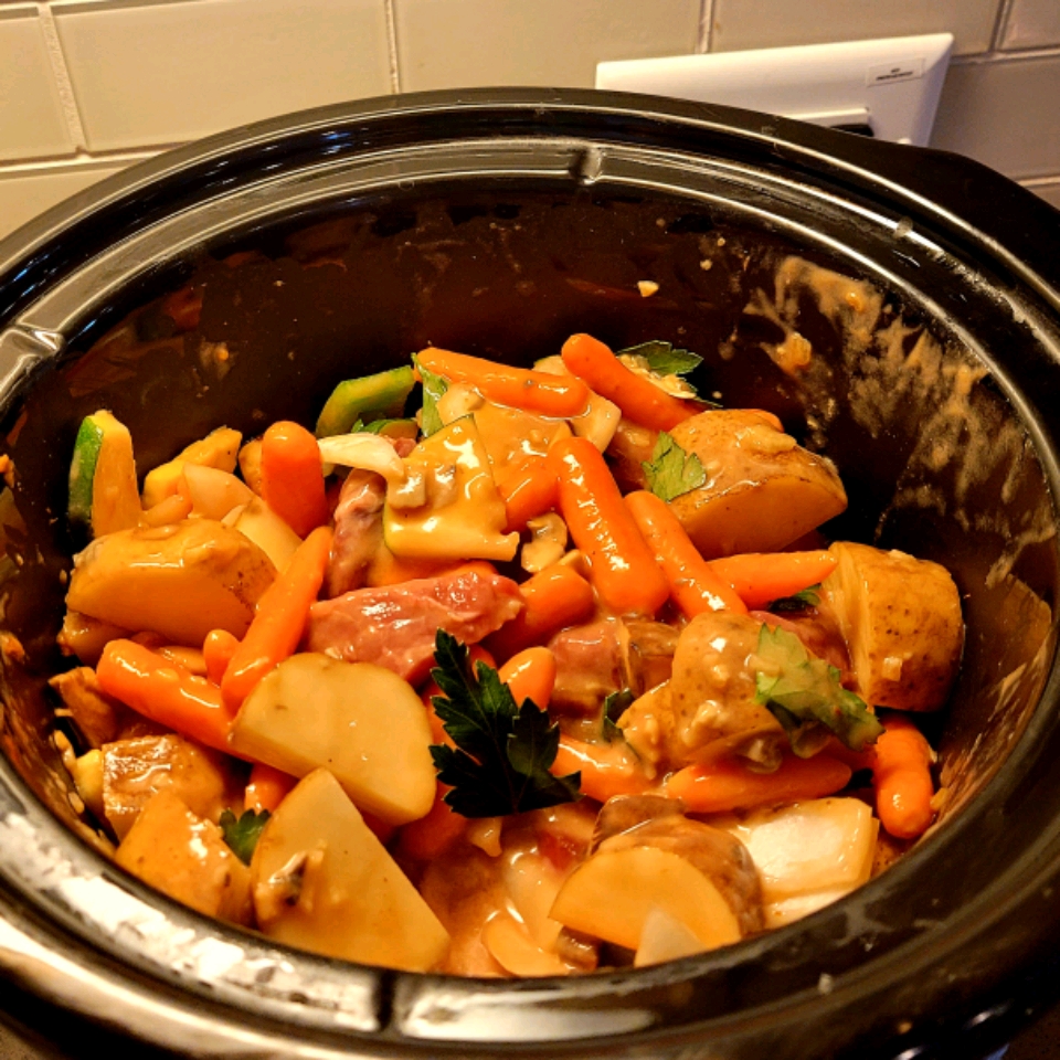 Easy and Hearty Slow Cooker Beef Stew Jessica Browning