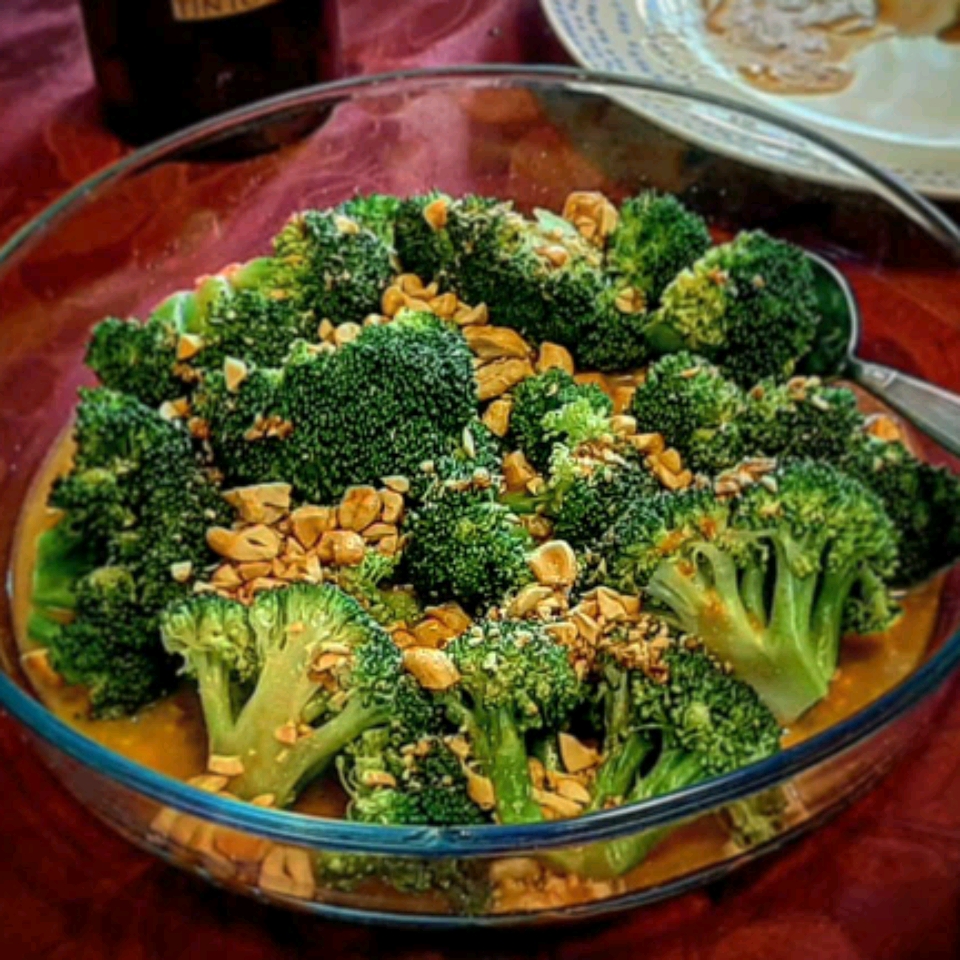 Broccoli with Garlic Butter and Cashews Eduardo Penna