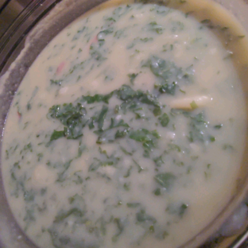 Caldo Verde (Portuguese Sausage Kale Soup) Sbpetinga