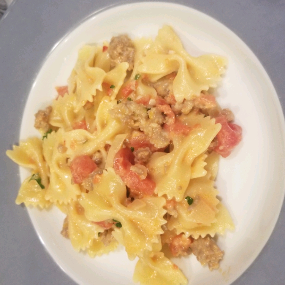 Bow Ties with Sausage, Tomatoes and Cream 