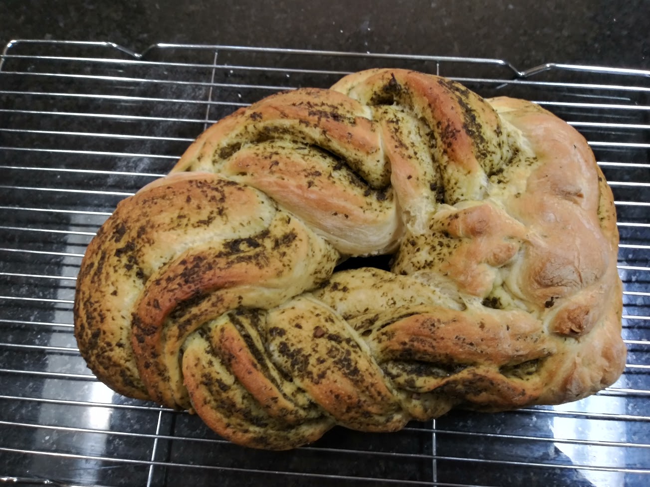 Braided Bread with Pesto 