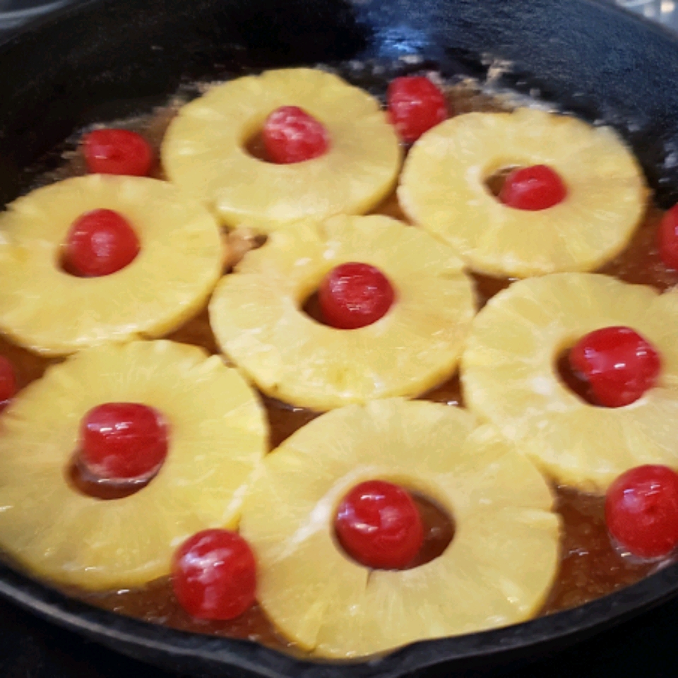 Old Fashioned Pineapple Upside-Down Cake 