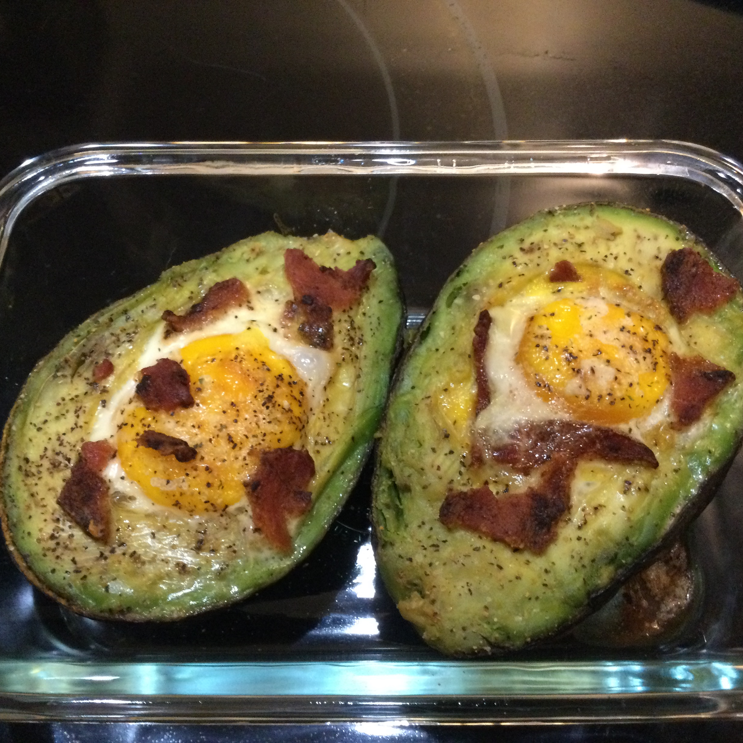 Paleo Baked Eggs in Avocado 