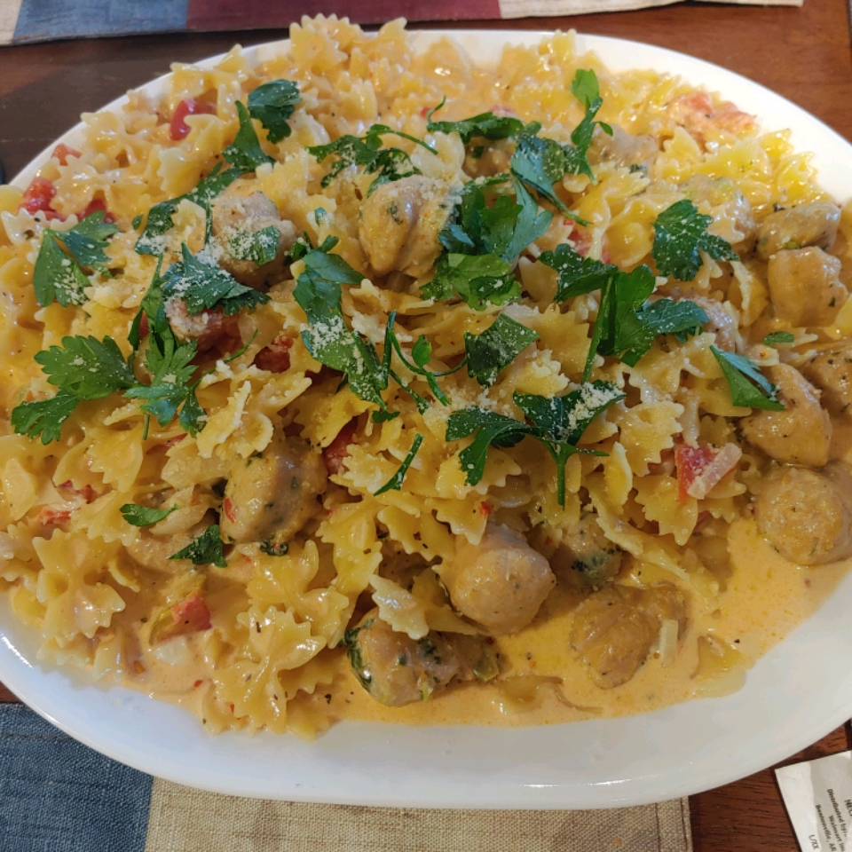 Bow Ties with Sausage, Tomatoes and Cream Bagelbilly
