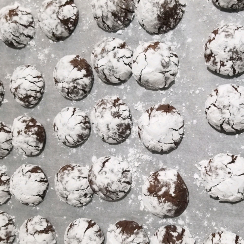 Chocolate Crinkle Cookies 