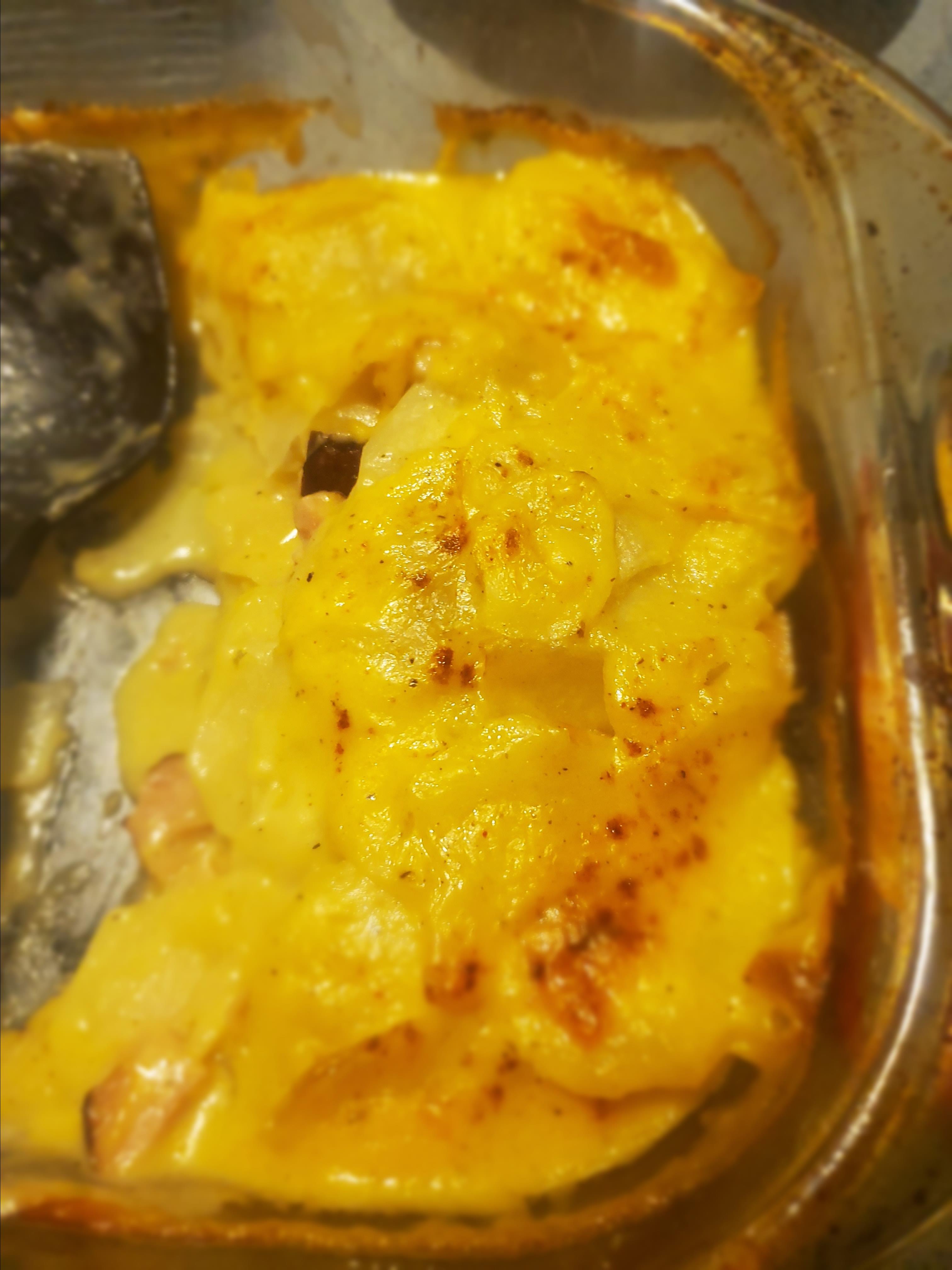 Cheesy Scalloped Potatoes with Ham Sandy Calica