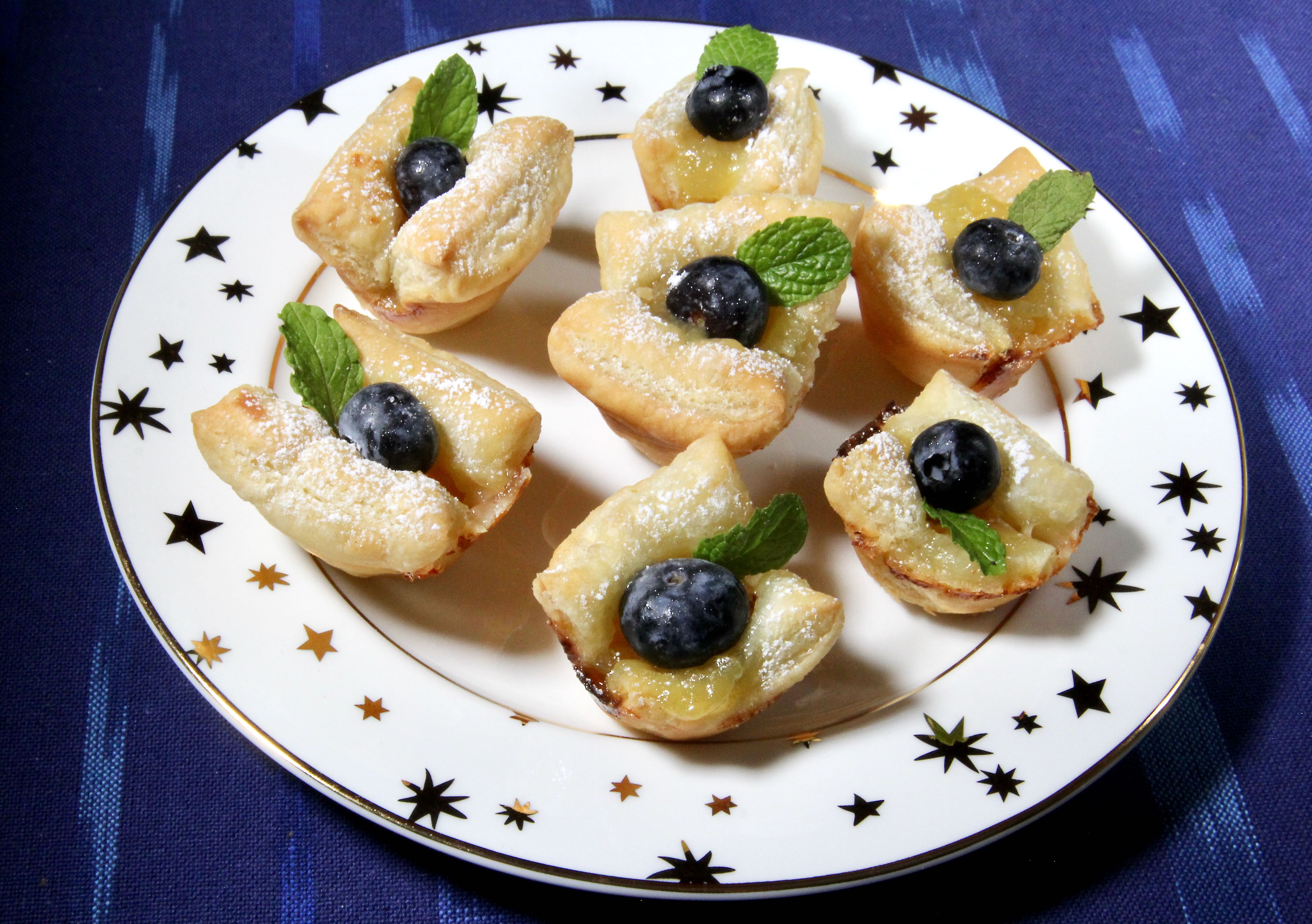 Brie, Lemon Curd, and Blueberry Bites lutzflcat