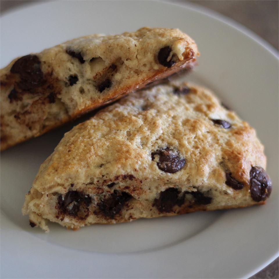 Date and Chocolate Chip Whole Wheat Scones 