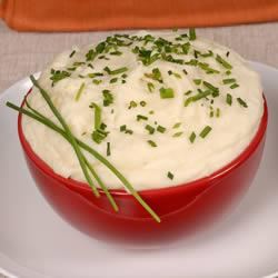 Roasted Garlic Mashed Potatoes with Chives