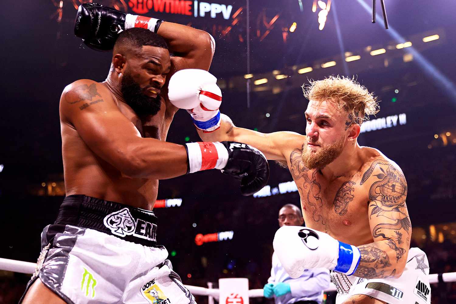 Jake Paul Beats Tyron Woodley with One-Punch Knockout | PEOPLE.com