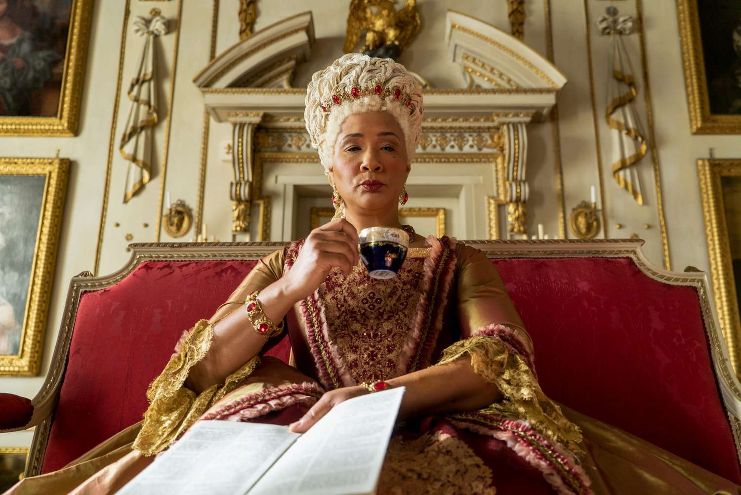Queen Charlotte is getting a Bridgerton spin-off and Shonda Rhimes is  writing it | EW.com