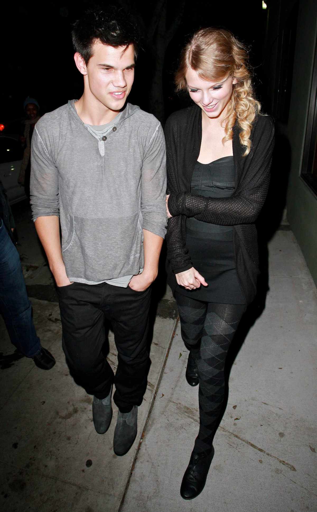 Taylor lautner dating now