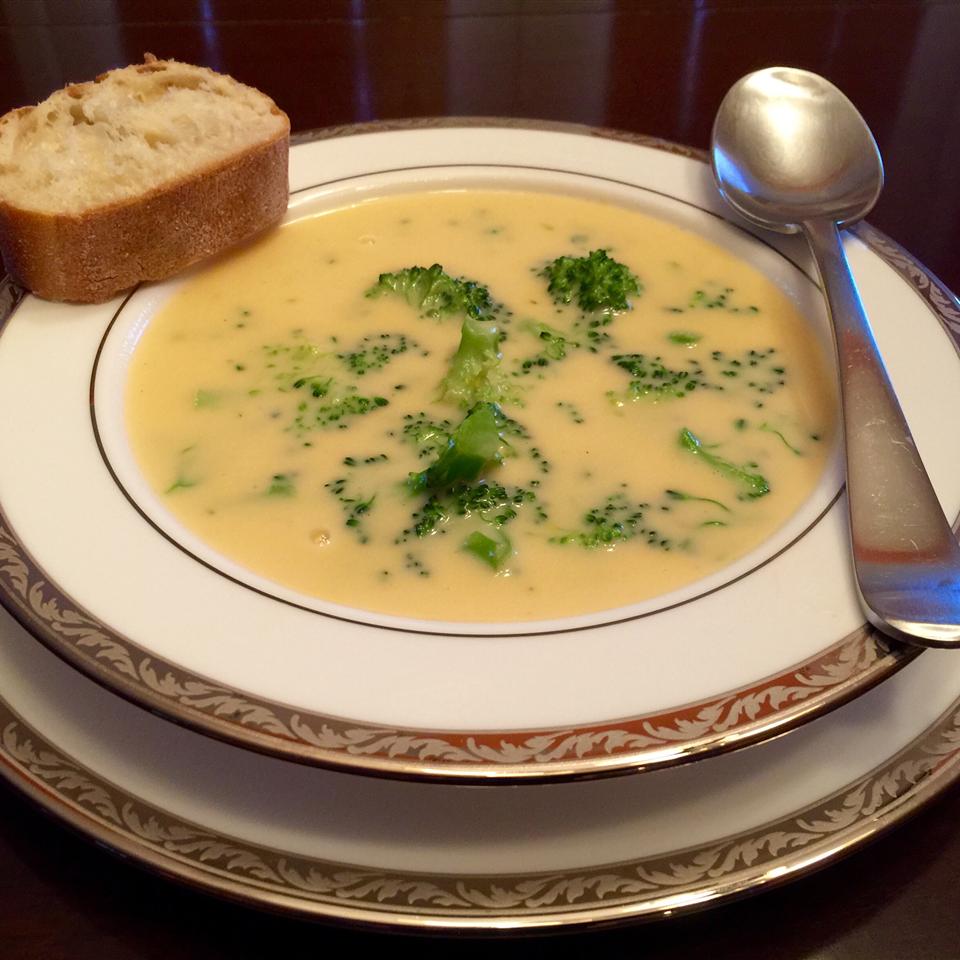 Excellent Broccoli Cheese Soup 