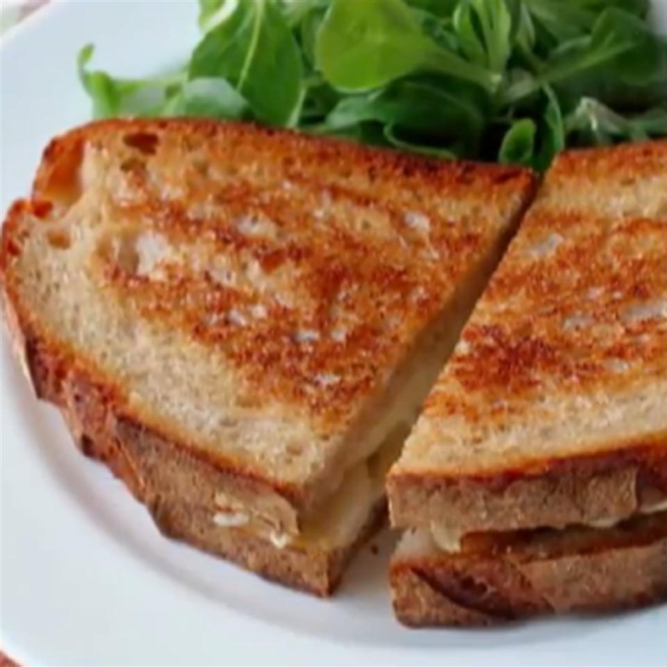 Grilled Brie and Pear Sandwich 