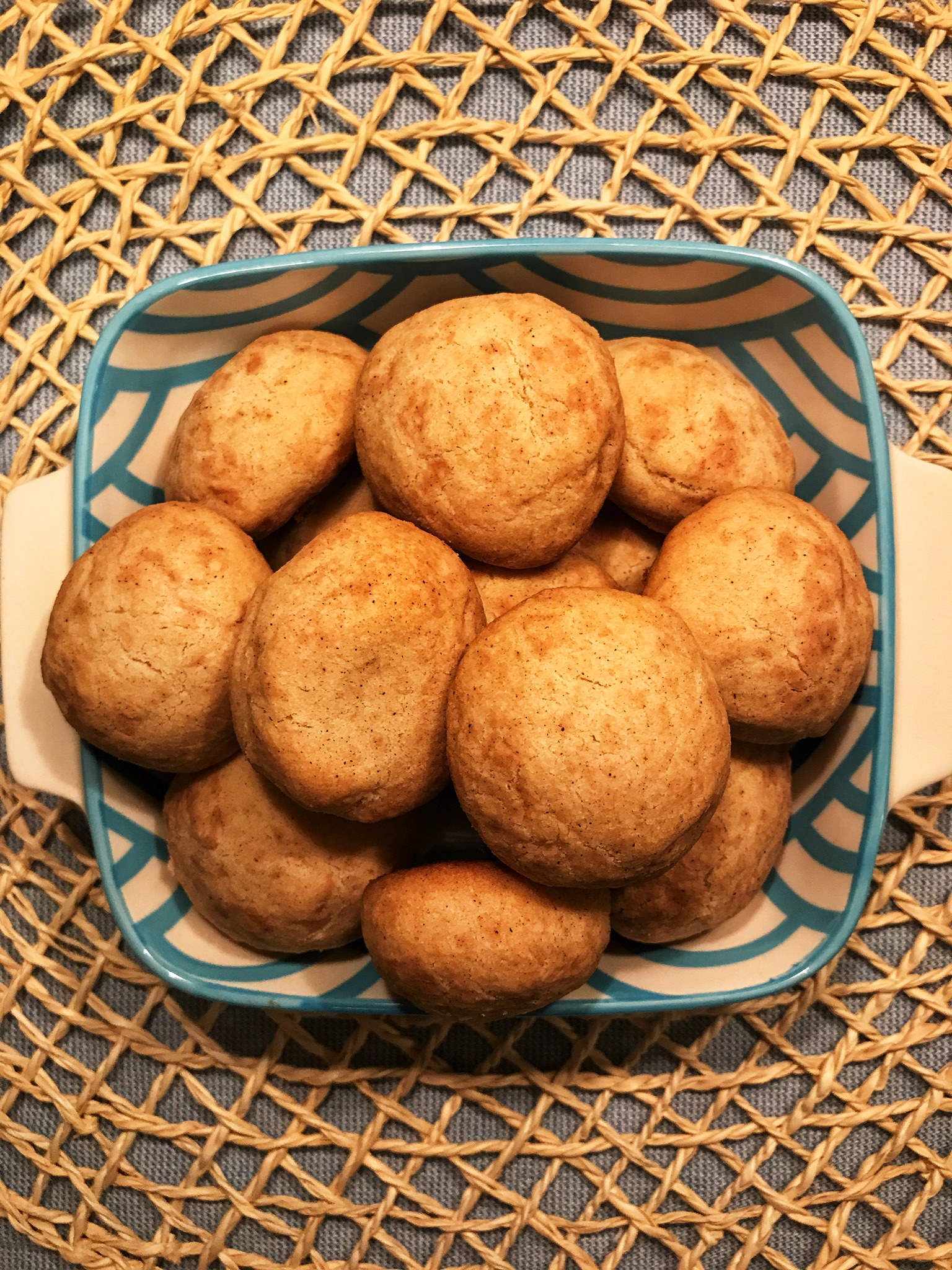Polvorones de Canele (Cinnamon Cookies) 