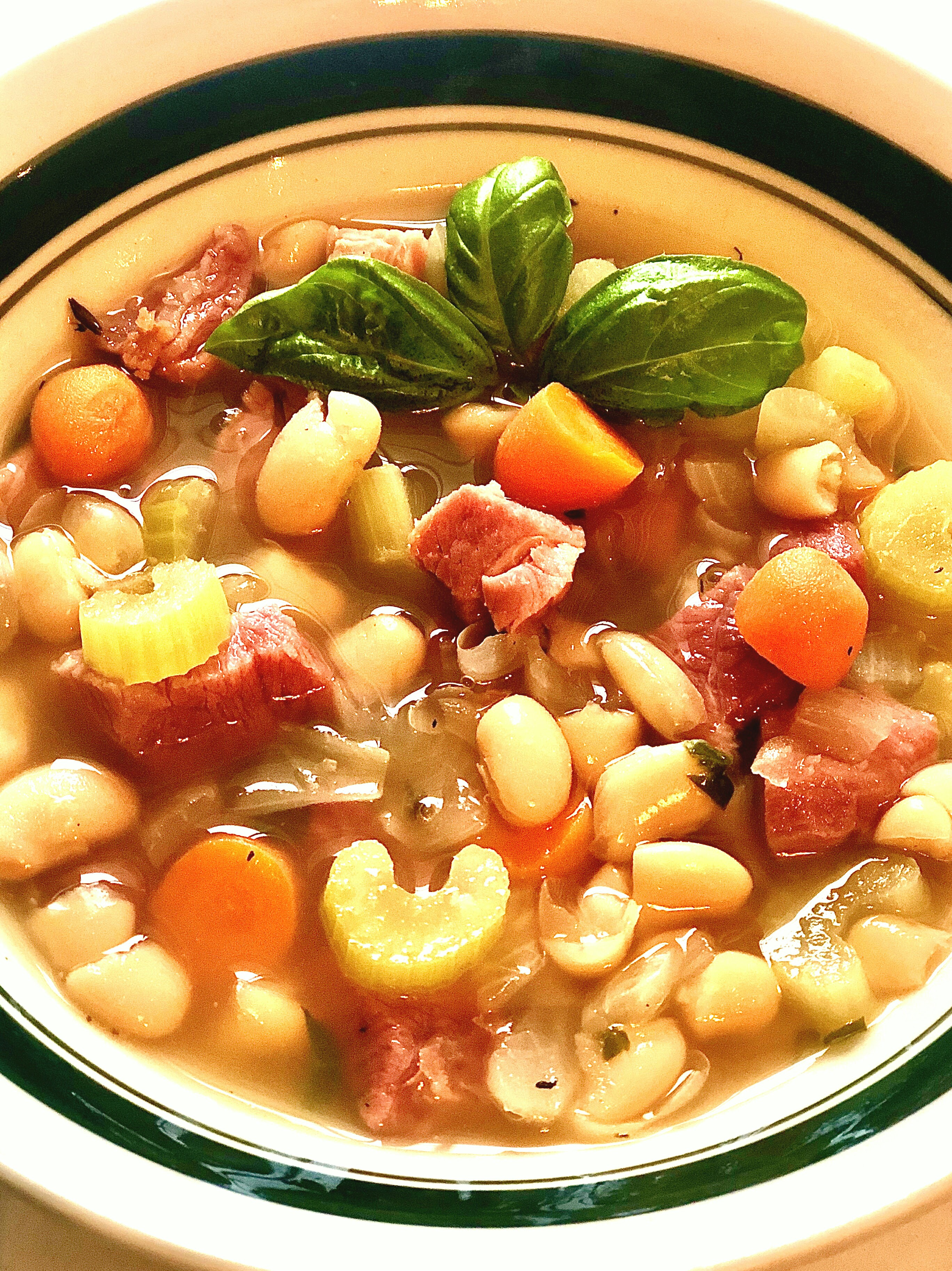 Quick Ham and Bean Soup Yoly