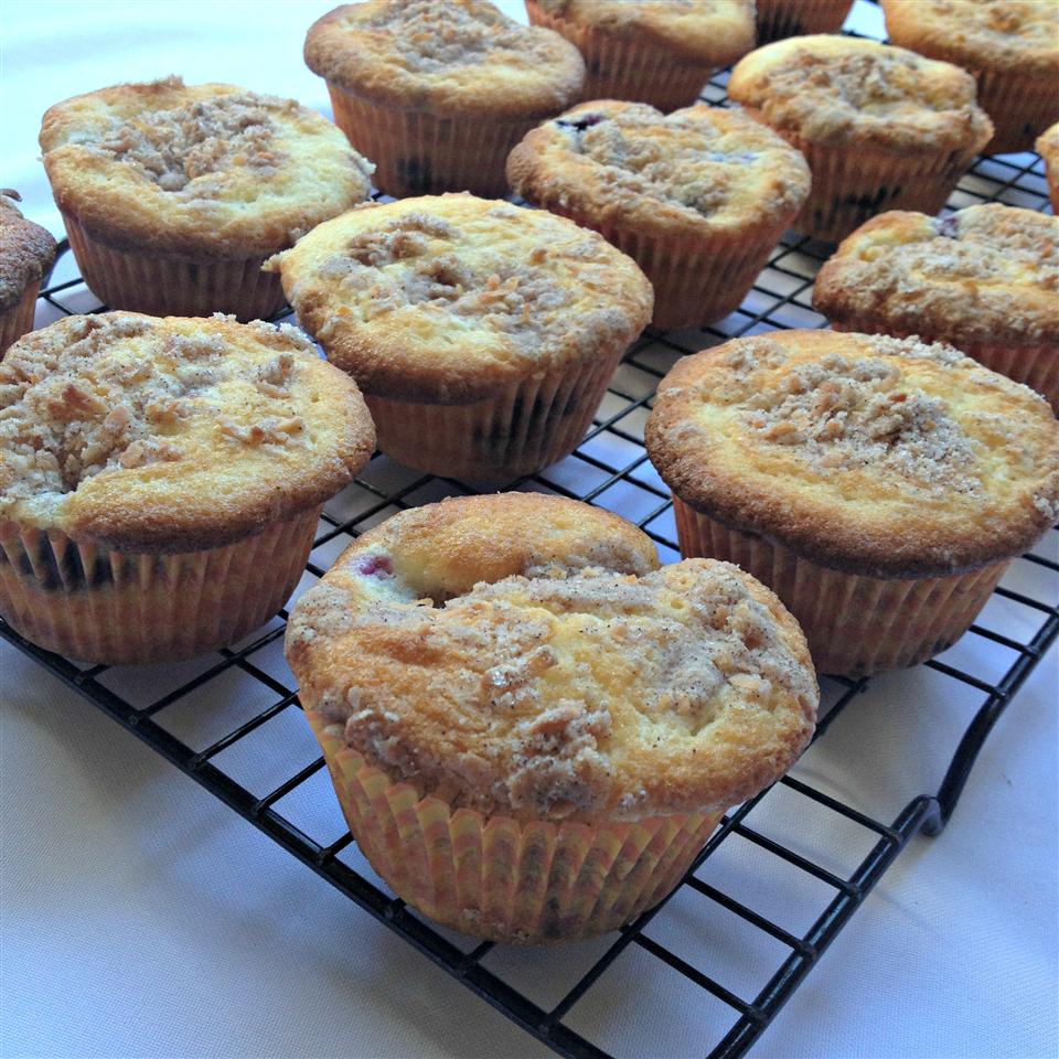 Mango Blueberry Muffins With Coconut Streusel 