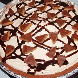 Smooth and Creamy Peanut Butter Pie 
