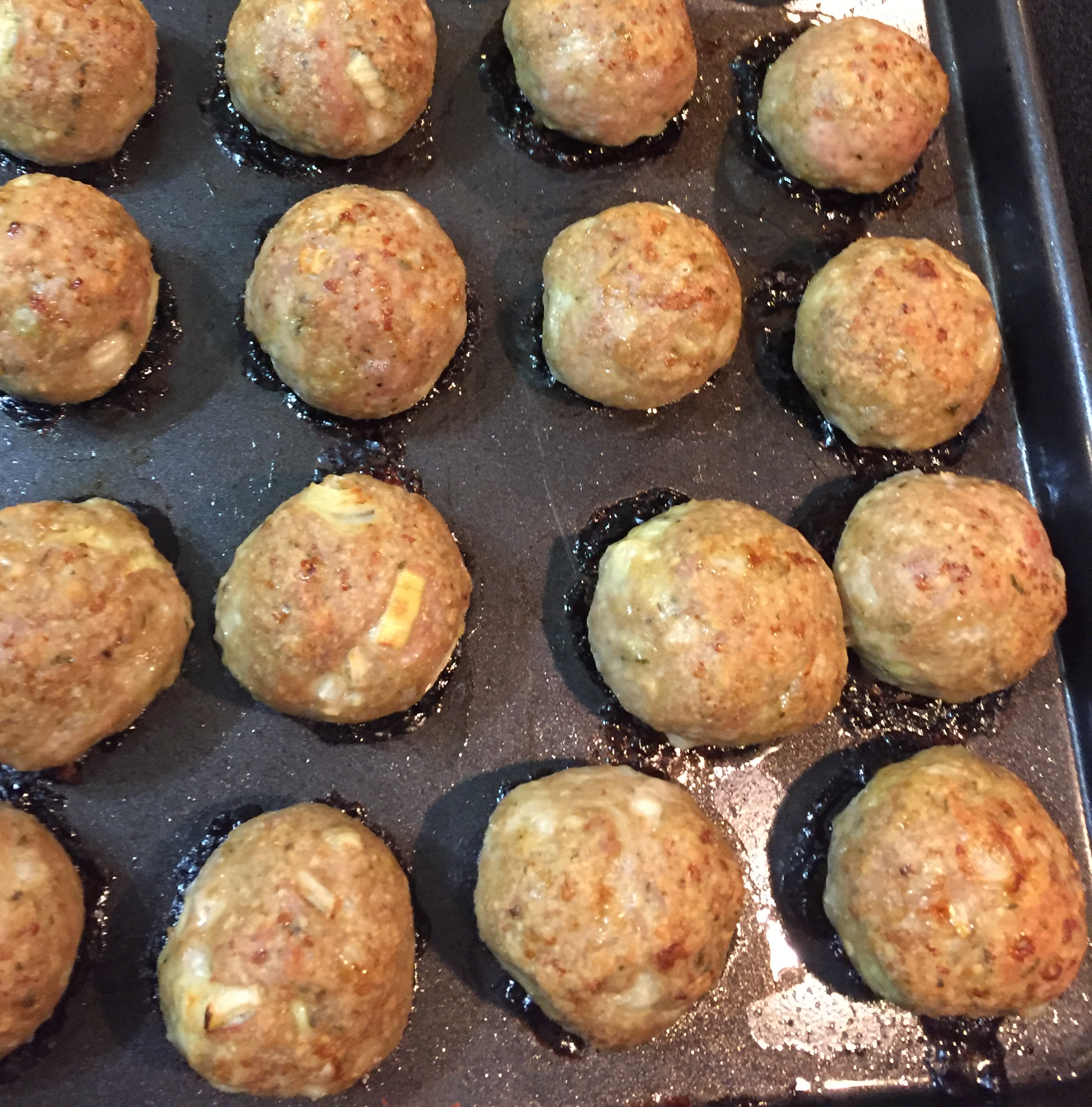 Mozzarella-Stuffed Pesto Turkey Meatballs 