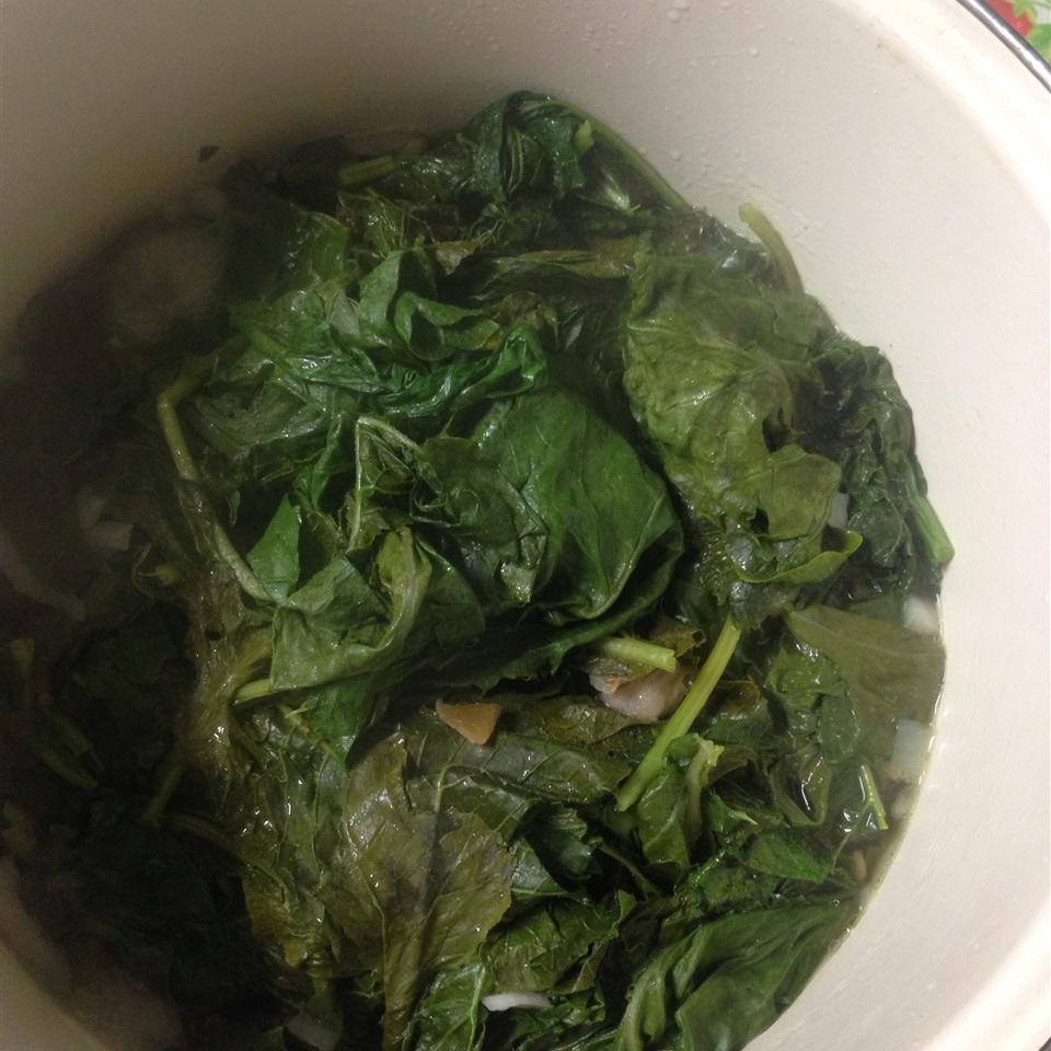 Healthy and Delicious Southern Turnip Greens 