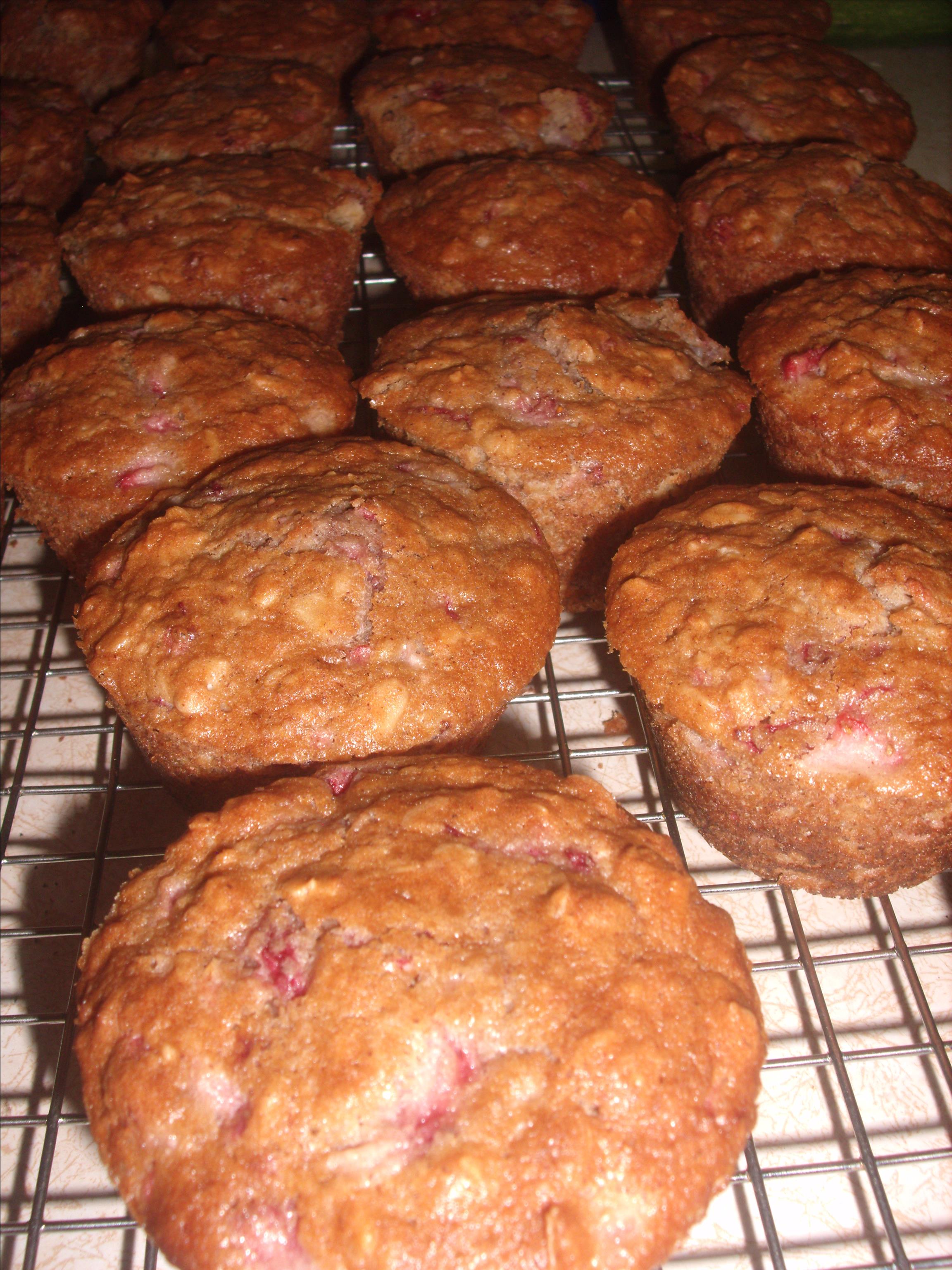 Strawberry Cinnamon Oatmeal Muffins 