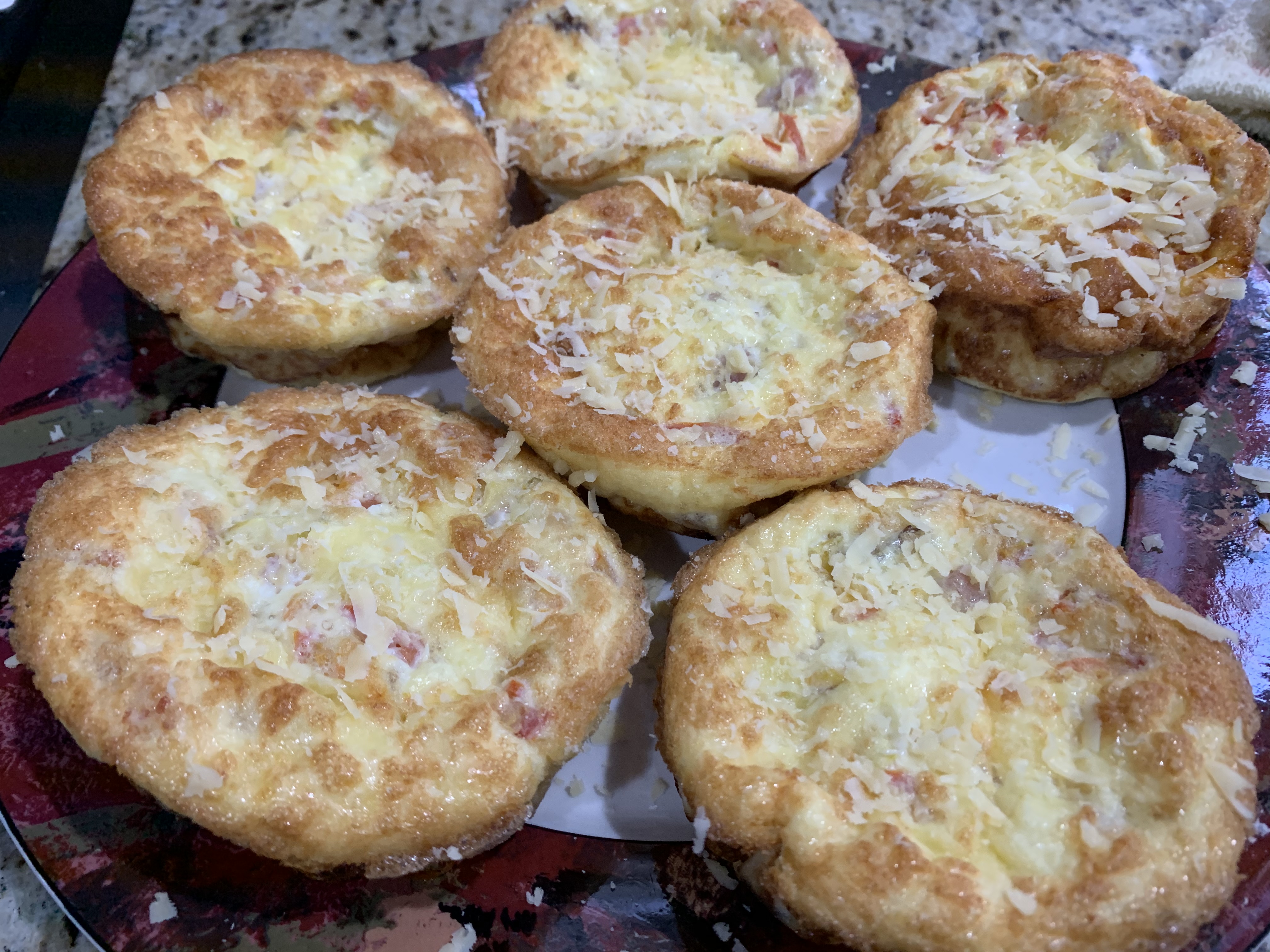 Tomatoes and Bacon Egg Muffins viperbze