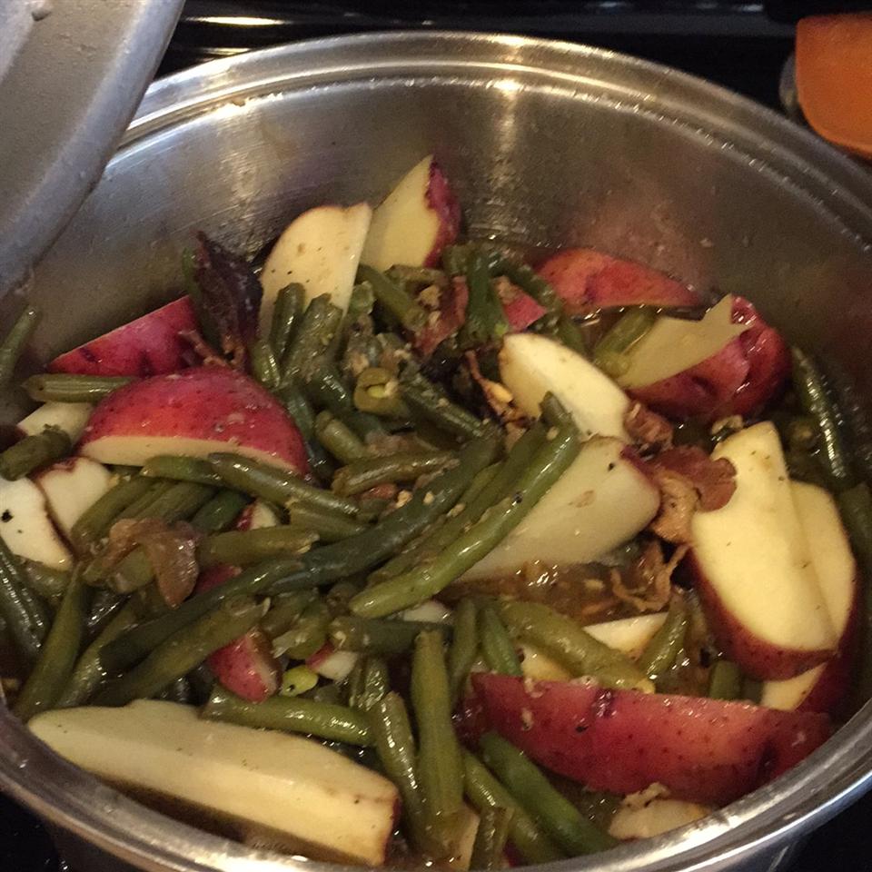 Slow-Cooked Fresh Green Beans with Bacon, Onion, and Red Potatoes 