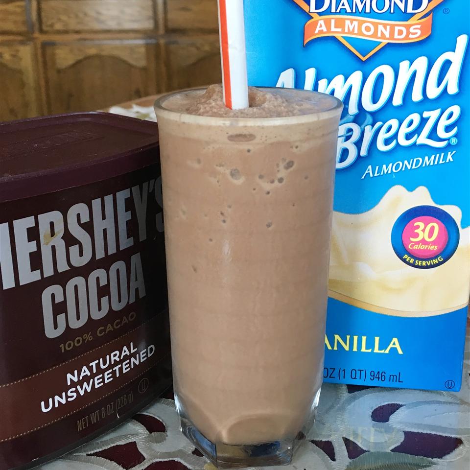 Low-Carb Chocolate Peanut Butter Smoothie 