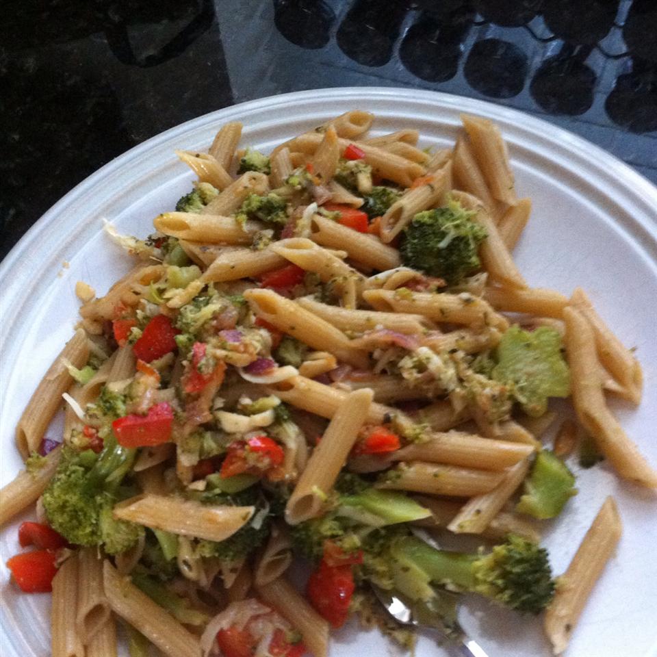 Penne with Red Pepper Sauce and Broccoli 