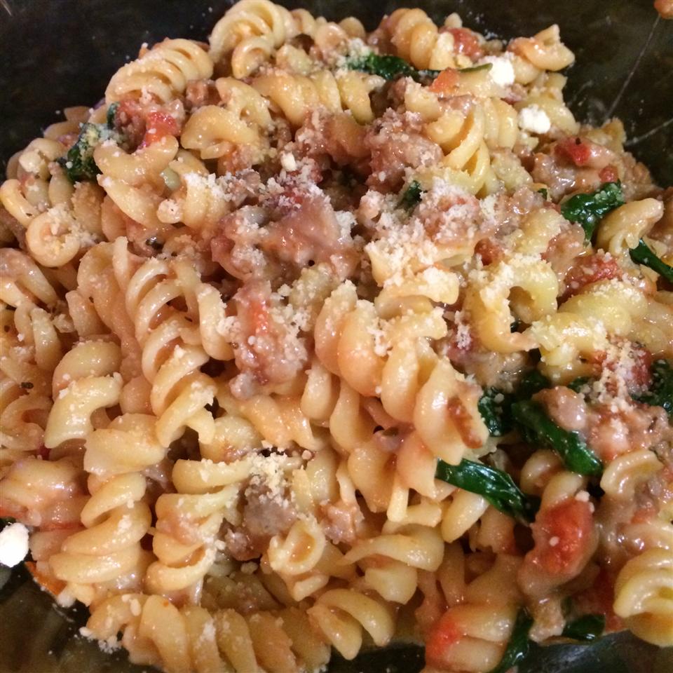 Tomato, Spinach, and Cheese Pasta 