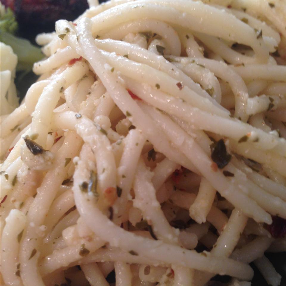 Gluten Free Spaghetti with Garlic & Red Pepper 