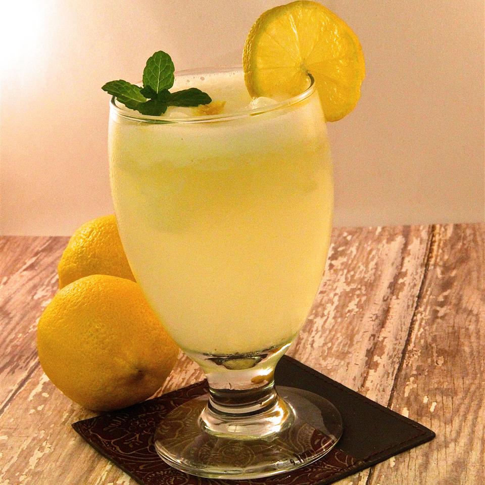 Icy Blender Lemonade 