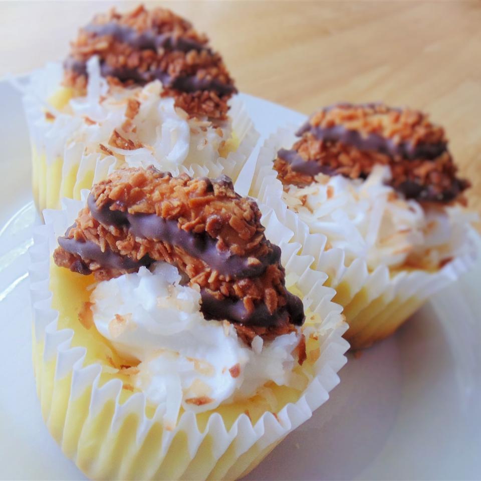 Samoa&reg; Cheesecake Cupcakes 