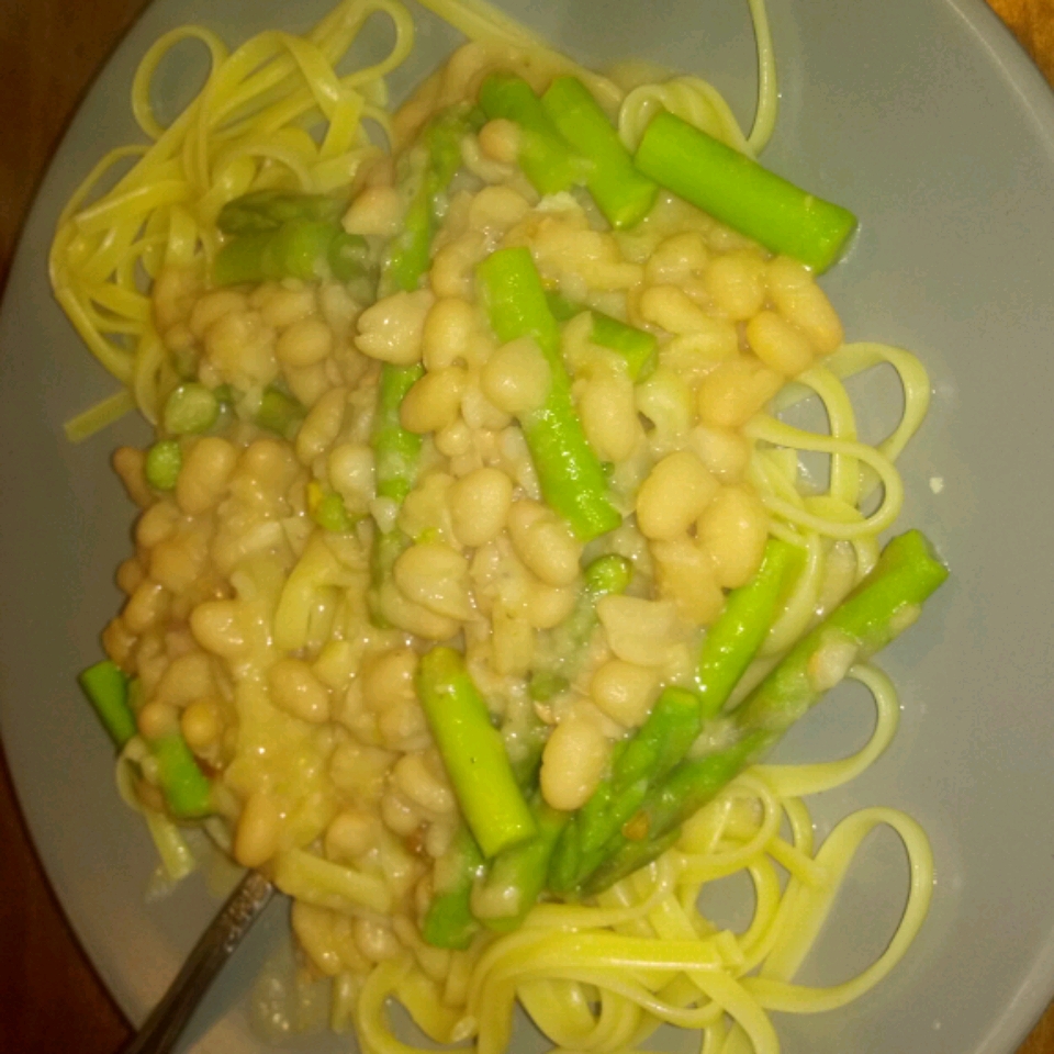 Vegetarian White Bean 'Alfredo' with Linguine Reina Hall
