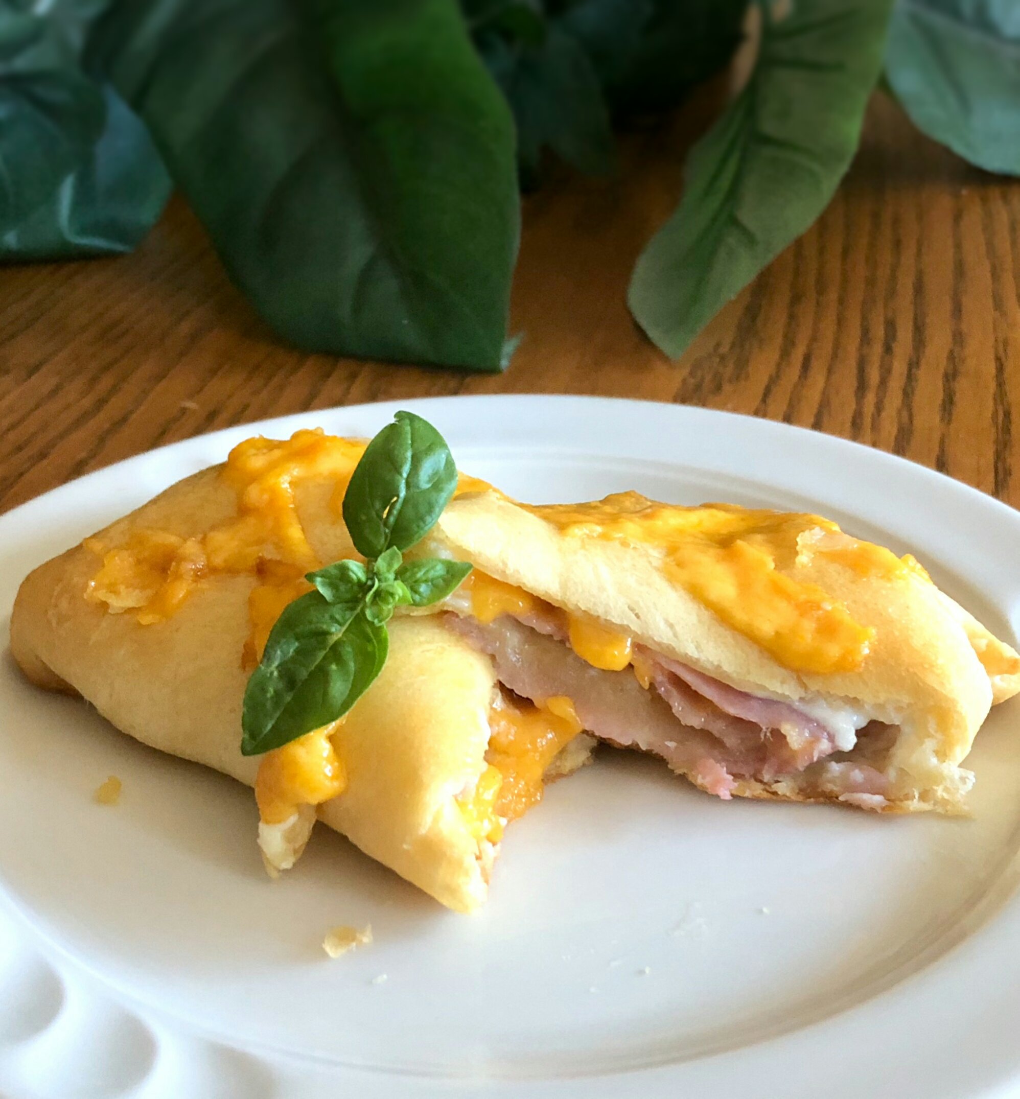 Ham and Cheese Crescent Roll-Ups 