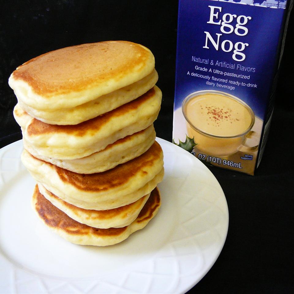Easy Eggnog Pancakes 