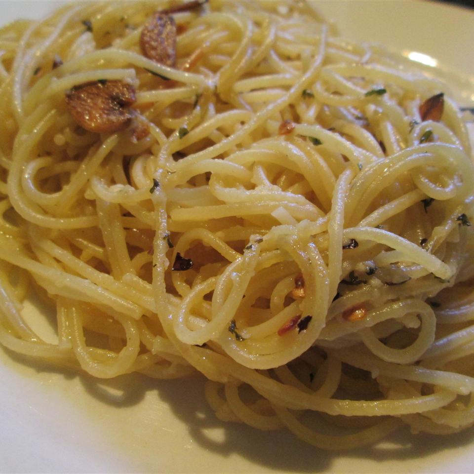 Gluten Free Spaghetti with Garlic & Red Pepper 