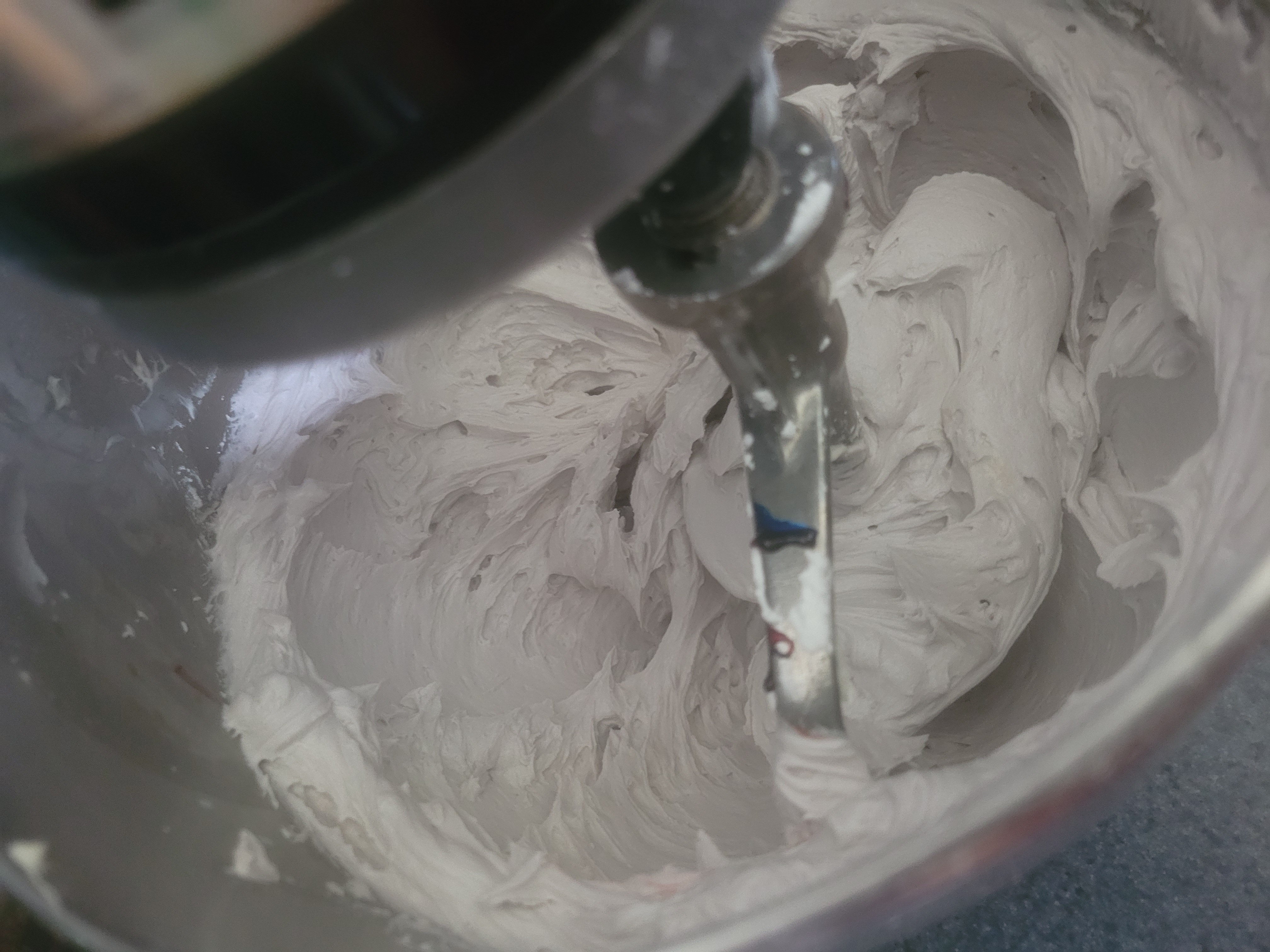 Quick and Almost-Professional Buttercream Icing 