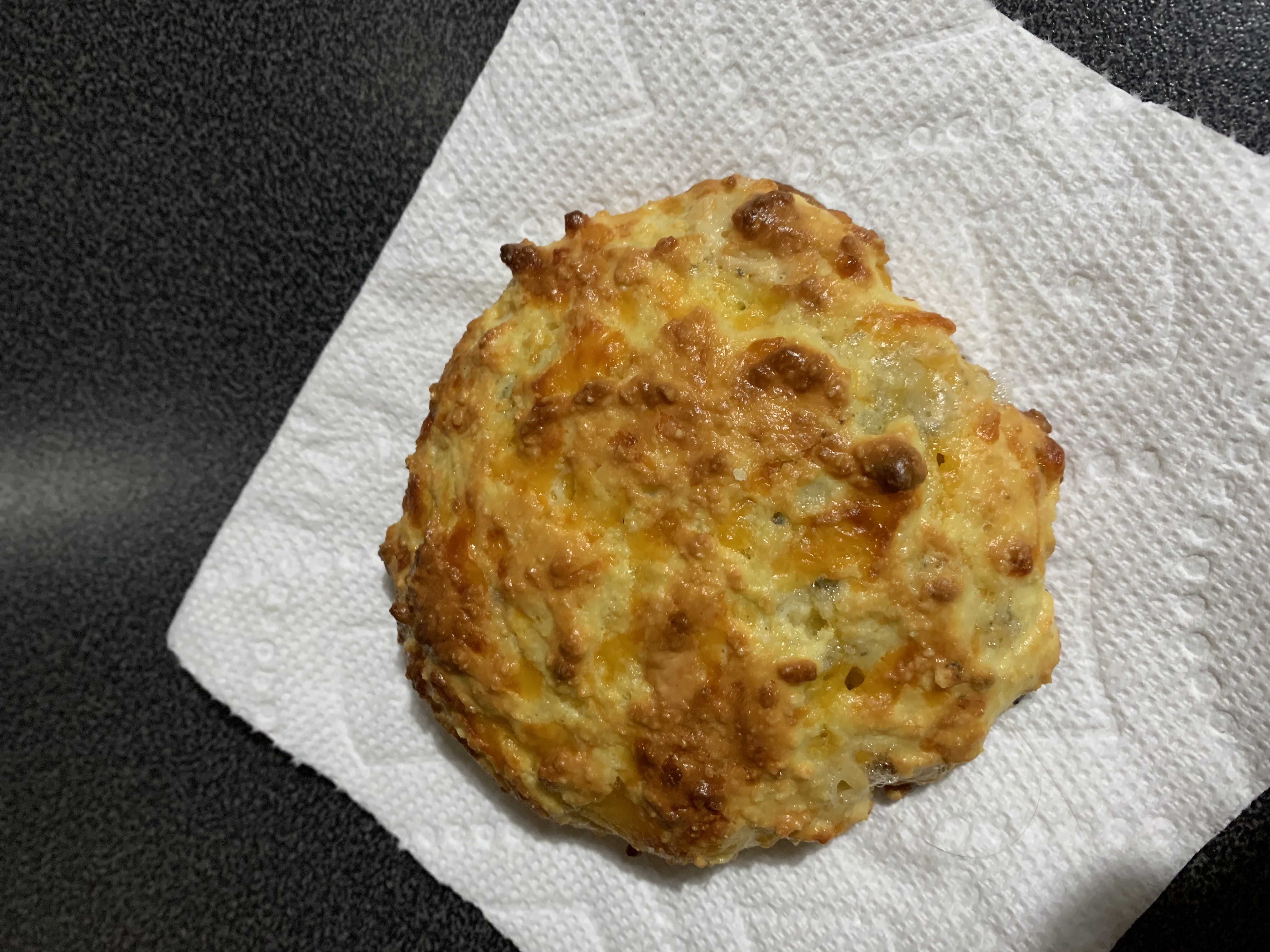 Cheesy Keto Biscuits 
