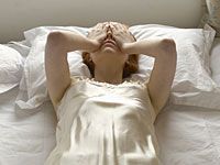 migraine-lying-bed