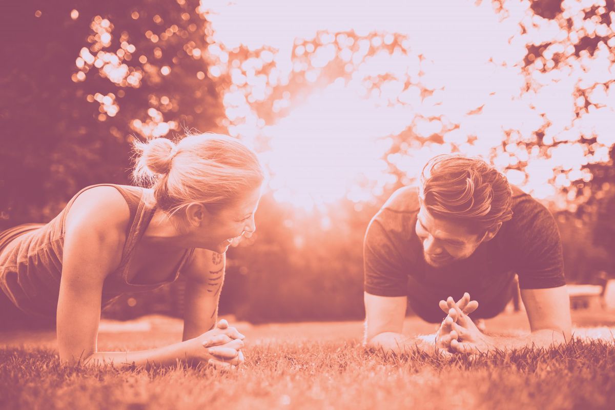 平板支撑运动夫妻关系沟通健身爱情联系健康幸福幸福