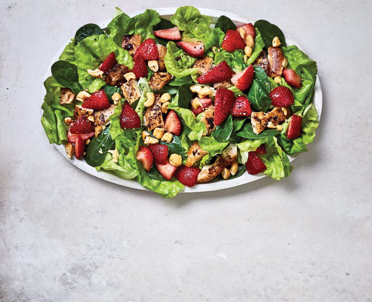 chicken-spinach-strawberry-salad-wow