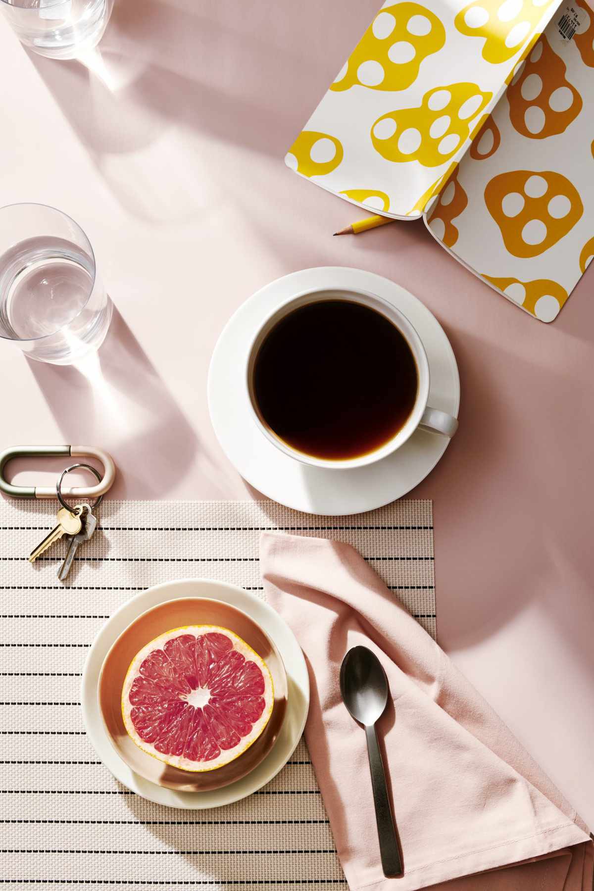 起床和阳光早上的人睡觉咖啡葡萄柚仍然生活健康休息放松压力女人女人忙碌