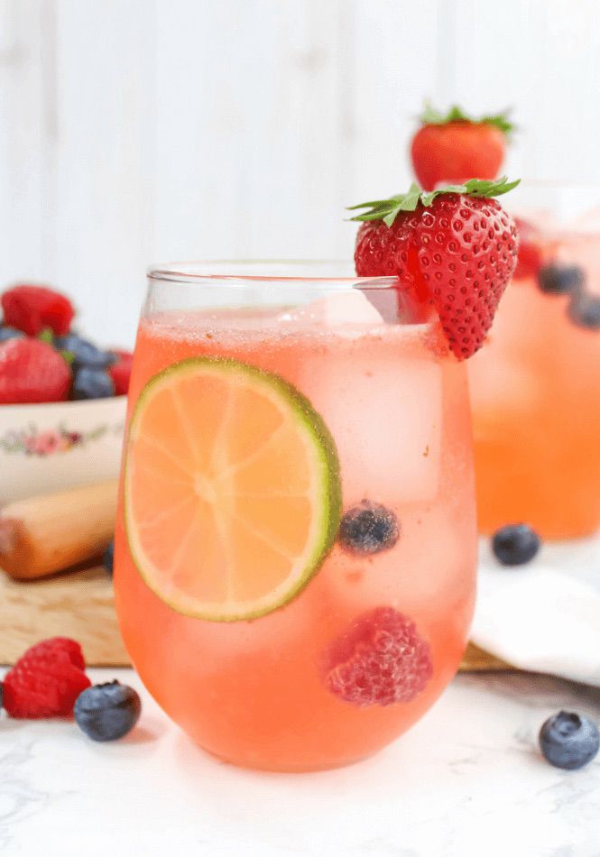 low-cal-cocktail-berry-spritzer